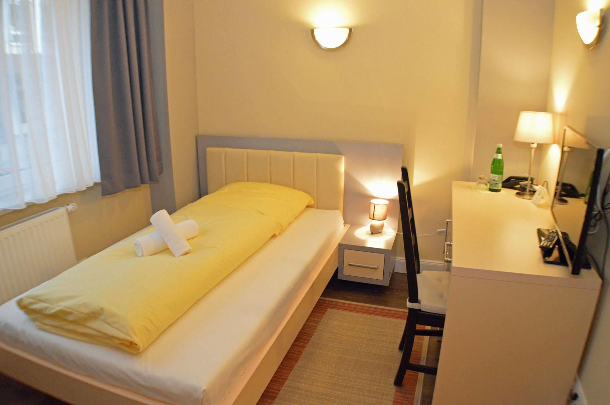 Hotel Jeta Хамбург Екстериор снимка